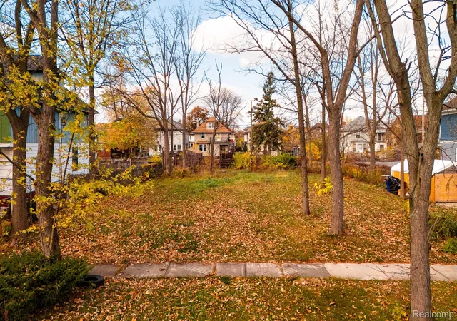 2nd image of 261 Woodland St, Detroit, MI 48202 | MLS# 20240087449