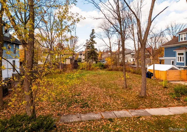 4th image of 261 Woodland St, Detroit, MI 48202 | MLS# 20240087449