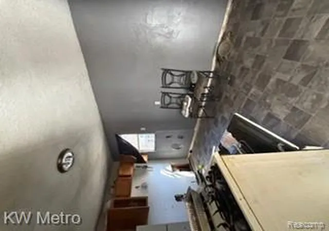 2nd image of 19426 Gilchrist St, Detroit, MI 48235 | MLS# 20240087820