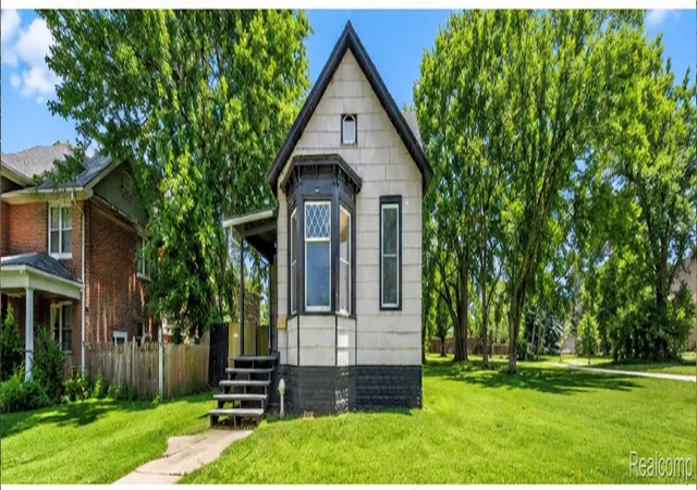 3rd image of 2619 Wabash St, Detroit, MI 48216 | MLS# 20240093685