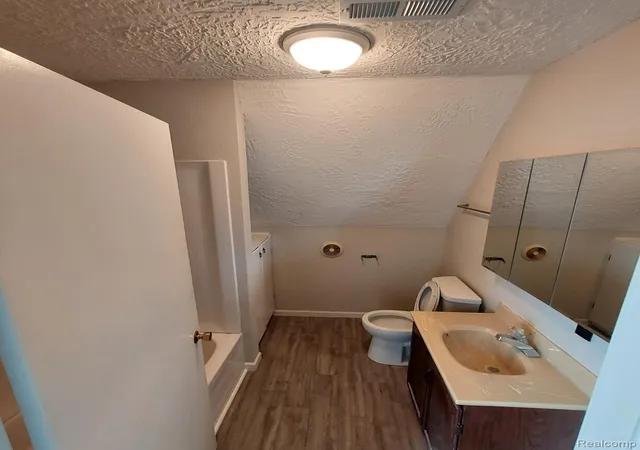 Listing Photo 4 - Condo for sale in building located at 568 W Ctr Rd, Essexville, MI 48732