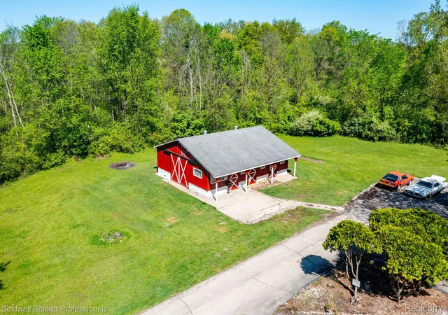 Photo 4 of Single family home for sale at 8899 Dwyer Rd, Howell, MI 48855 | MLS# 20250002444 | Listing updated on 2026-09-21