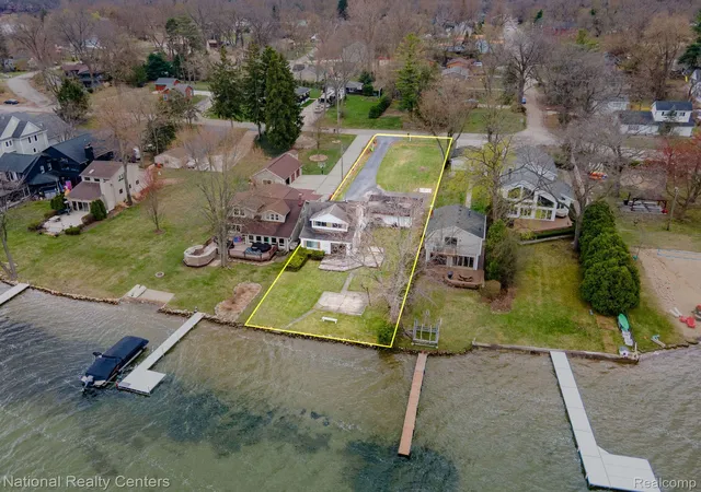 2nd image of 6978 Colony Dr, West Bloomfield, MI 48323 | MLS# 20250004554