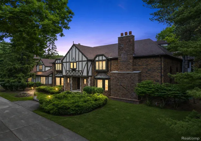 Photo 3 of Mansion for sale at 4670 Cove Rd, West Bloomfield, MI 48323 | MLS# 20250008143 | Listing updated on 2026-07-09