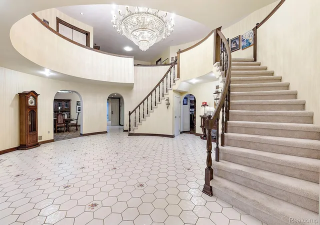 Photo 4 of Single family home for sale at 4670 Cove Rd, West Bloomfield, MI 48323 | MLS# 20250008143 | Listing updated on 2026-07-09