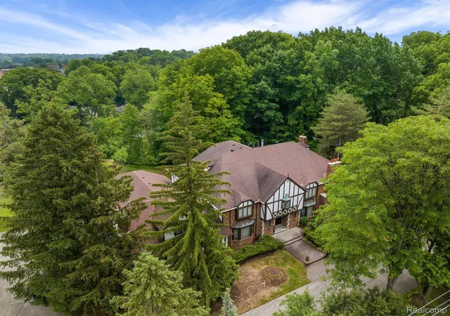 Photo 1 of Mansion for sale at 4670 Cove Rd, West Bloomfield, MI 48323 | MLS# 20250008143 | Listing updated on 2026-07-09
