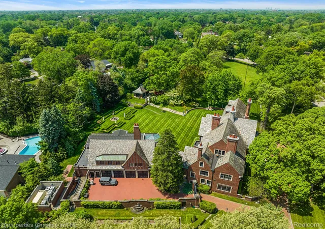 Photo 3 of Mansion for sale at 1771 Balmoral Dr, Detroit, MI 48203 | MLS# 20250011435 | Listing updated on 2026-08-22