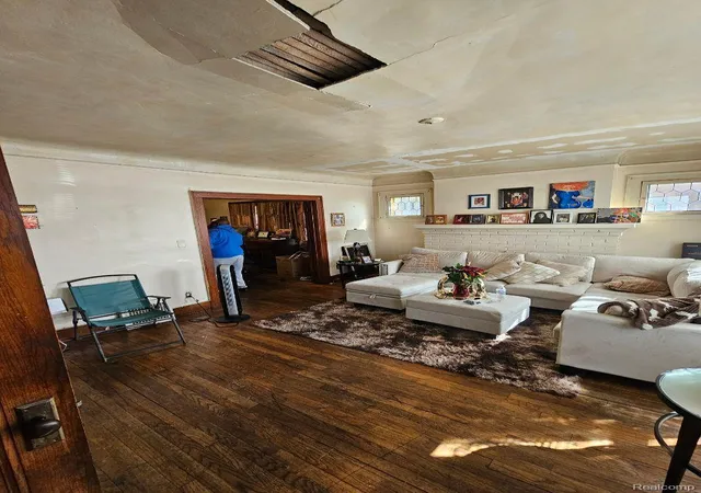 2nd image of 2950 Lakewood St, Detroit, MI 48215