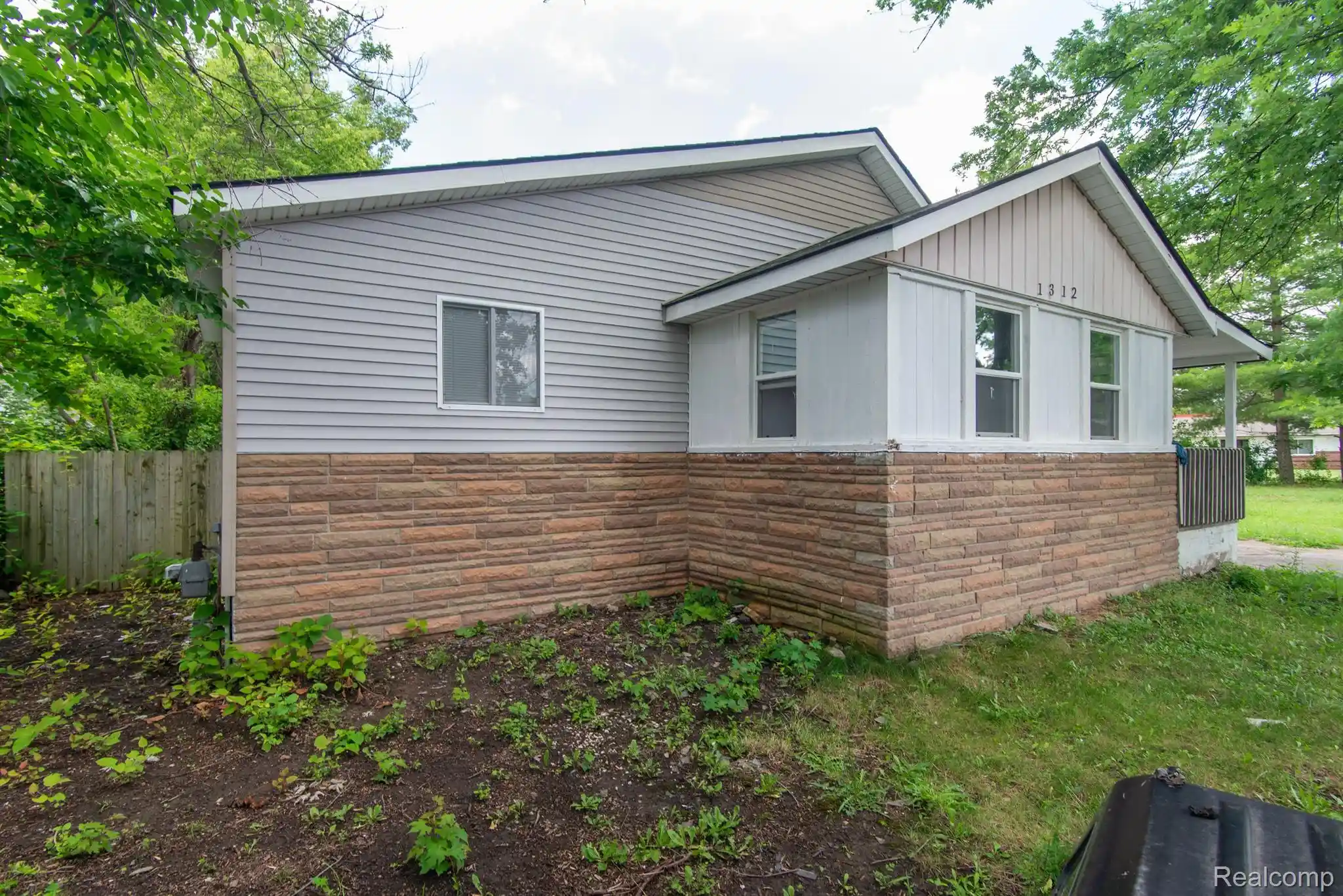 Photo 1 of Single family home for sale at 1312 Earlmoor Blvd, Flint, MI 48506 | MLS# 20250017171 | Listing updated on 2026-10-22