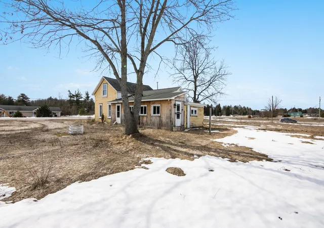 Photo 3 of House for sale at 17140 Honor Hwy, Interlochen, MI 49643 | MLS# 78080054860 | Listing updated on 2026-01-03