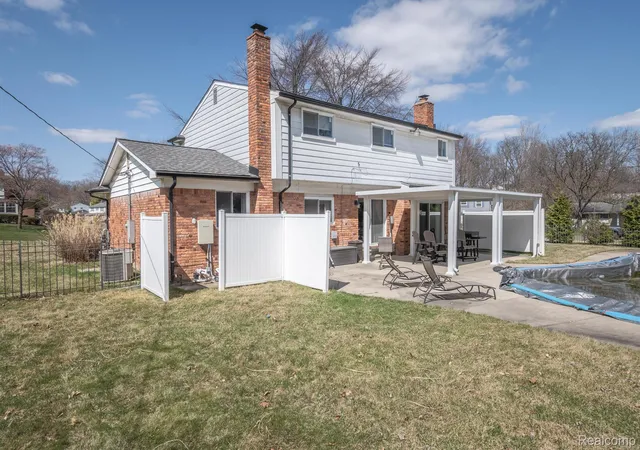 Photo 4 of Single family home for sale at 38005 Southfarm Ln, Northville, MI 48167 | MLS# 20250020011 | Listing updated on 2026-07-07