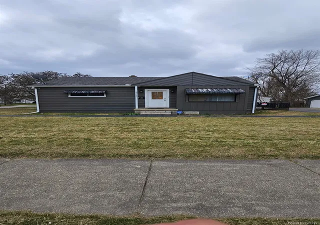 Photo 1 of Sale Pending at 1412 S Ballenger Hwy, Flint, MI 48532 | MLS# 20250020741 | Listing updated on 2026-07-07