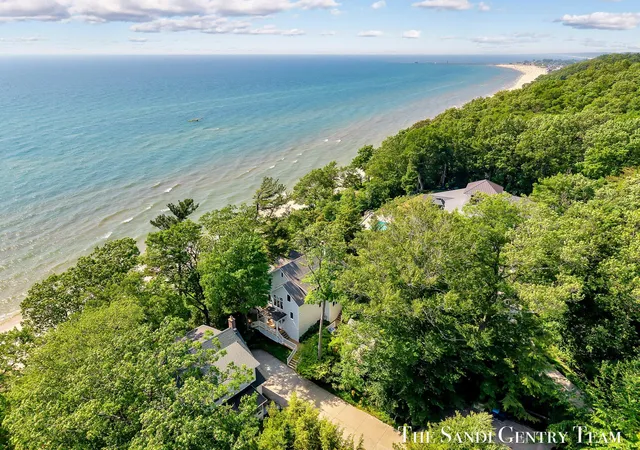 3rd image of 18215 Spindle Dr, Grand Haven, MI 49417 | MLS# 71025013910