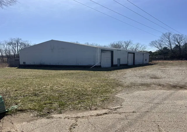 3rd image of 13164 Seymour Rd, Montrose, MI 48457 | MLS# 61050170830