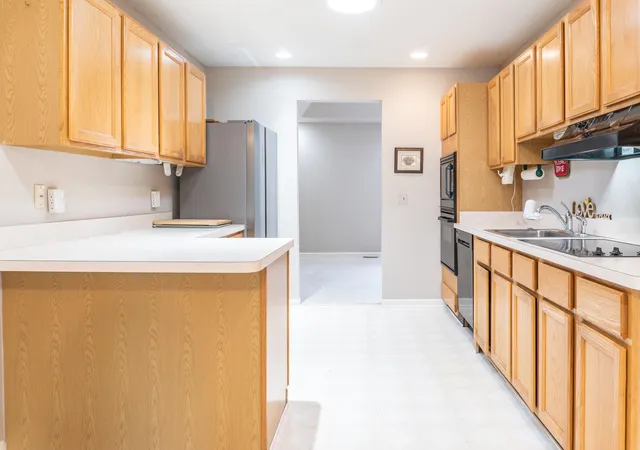 Listing Photo 3 - Condo for sale in building located at 21329 Mulberry Ct, Farmington Hills, MI 48336