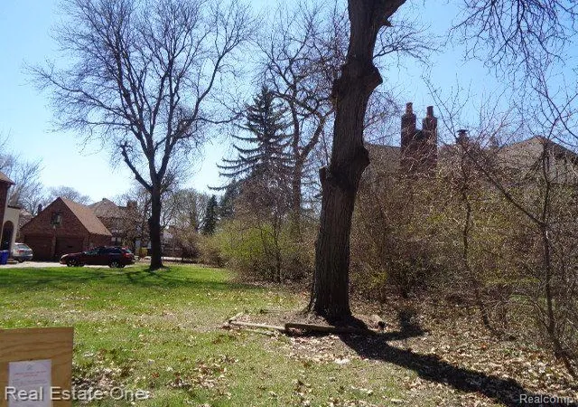 Photo 1 of Sale Pending at 3215 Sherbourne Rd, Detroit, MI 48221 | MLS# 20250026813 | Listing updated on 2026-07-07