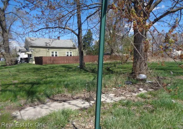 Photo 2 of Land for sale at 11808 Saint Louis St, Hamtramck, MI 48212 | MLS# 20250027987 | Listing updated on 2026-04-21