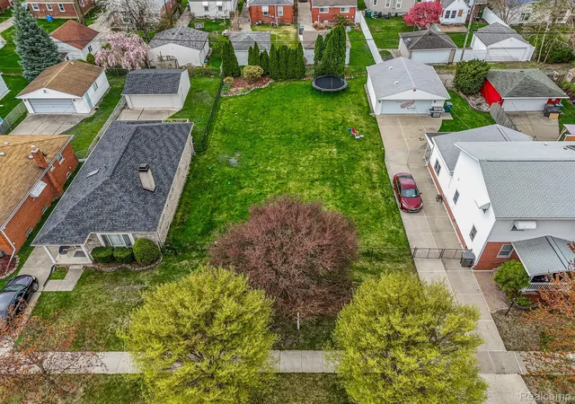 13th image of 23323 Park St, Dearborn, MI 48124 | MLS# 20250030004