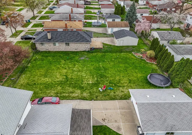 3rd image of 23323 Park St, Dearborn, MI 48124 | MLS# 20250030004