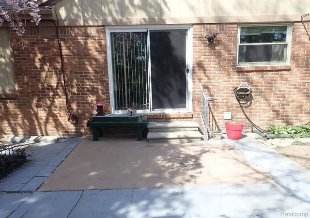 Listing Photo 5 - Condo for sale in building located at 46980 Country Ln, Fruitport, MI 48044 - Unit #8