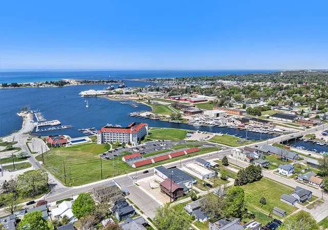 5th image of 929 S Washington Ave, Ludington, MI 49431 | MLS# 67025022436