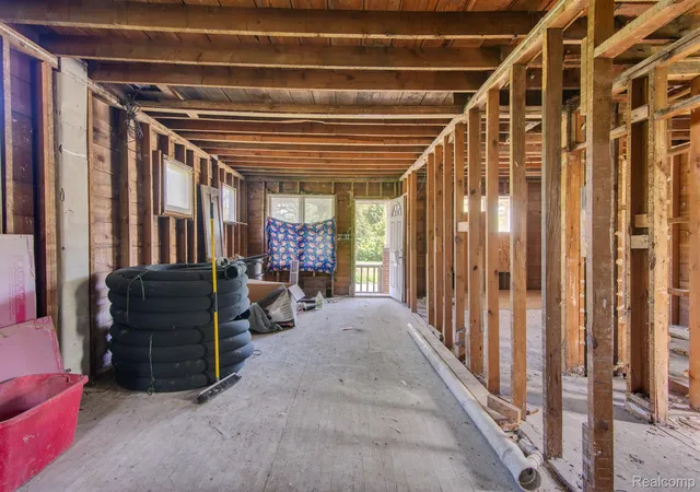5th image of 985 Fernhill St, Highland Park, MI 48203 | MLS# 20250036398