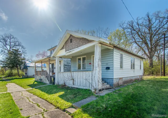 2nd image of 975 Fernhill St, Highland Park, MI 48203 | MLS# 20250036694