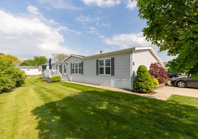 Photo 1 of Single Family Residence at 305 Oak Ridge St, Mason, MI 48854 | MLS# 65025022920 | | Sold on 2025-12-11