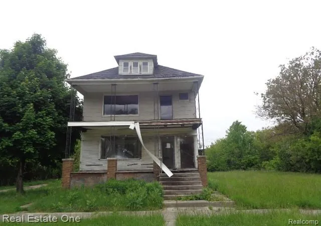 Photo 1 of Sale Pending at 8167 Woodlawn St, Detroit, MI 48213 | MLS# 20251001813 | Listing updated on 2026-07-07