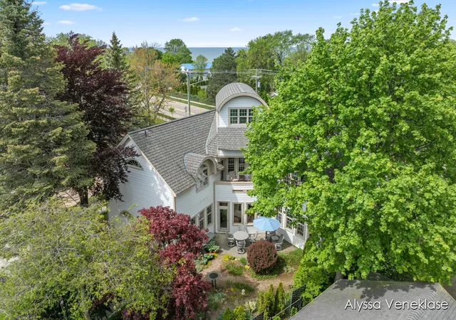Photo 1 of Single family home for sale at 404 N Shore Dr, South Haven, MI 49090 | MLS# 65025024186 | Listing updated on 2026-08-26