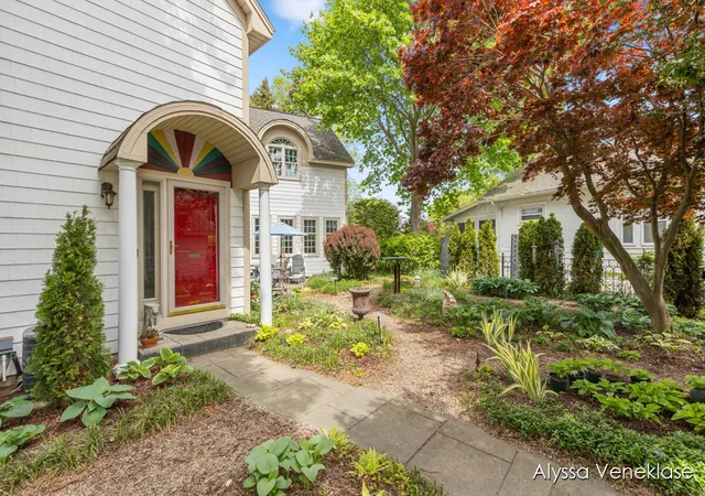Photo 4 of Single family home for sale at 404 N Shore Dr, South Haven, MI 49090 | MLS# 65025024186 | Listing updated on 2026-08-26