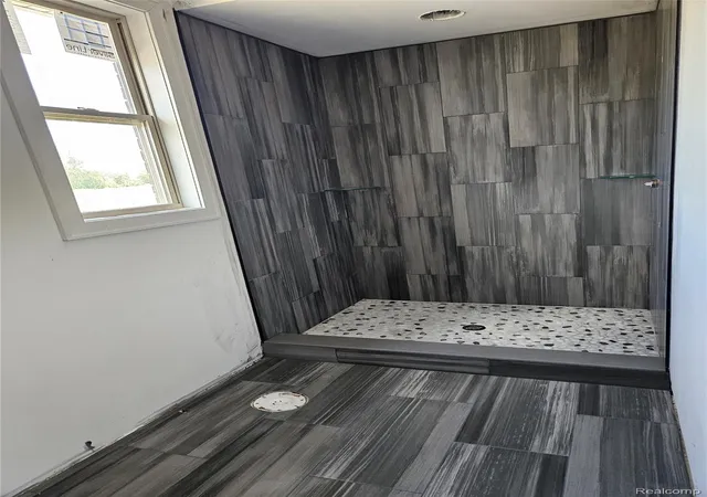 Photo 4 of Single family home for sale at 3059 Regatta Dr, Saint Clair, MI 48079 | MLS# 20251002938 | Listing updated on 2026-08-28