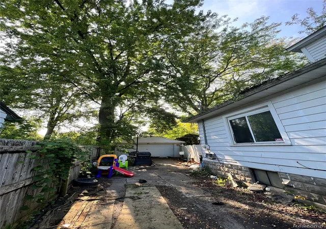 Photo 3 of Single family home for sale at 902 N Mason St, Saginaw, MI 48602 | MLS# 20251004672 | Listing updated on 2026-07-06