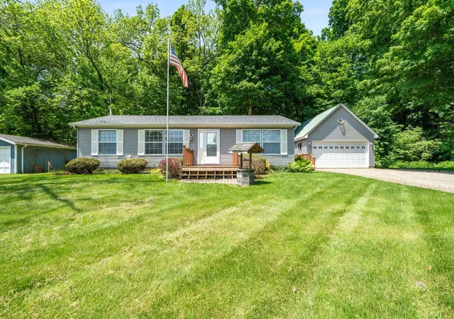 1st image of 61738 Lake View Dr, Cassopolis, MI 49031 | MLS# 69025026136