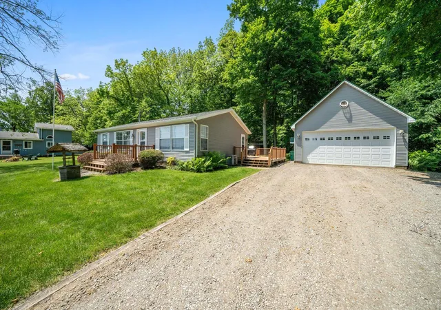 2nd image of 61738 Lake View Dr, Cassopolis, MI 49031 | MLS# 69025026136