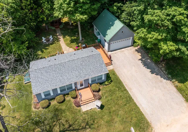 3rd image of 61738 Lake View Dr, Cassopolis, MI 49031 | MLS# 69025026136
