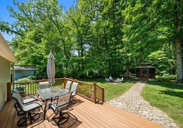 5th image of 61738 Lake View Dr, Cassopolis, MI 49031 | MLS# 69025026136