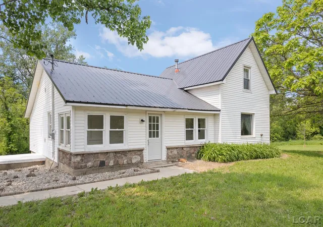 Homes for sale in Onsted Village Lenawee, MI | 11943 W Us 223 Hwy, Onsted Village Lenawee, MI 49265 | MLS# 56050177172