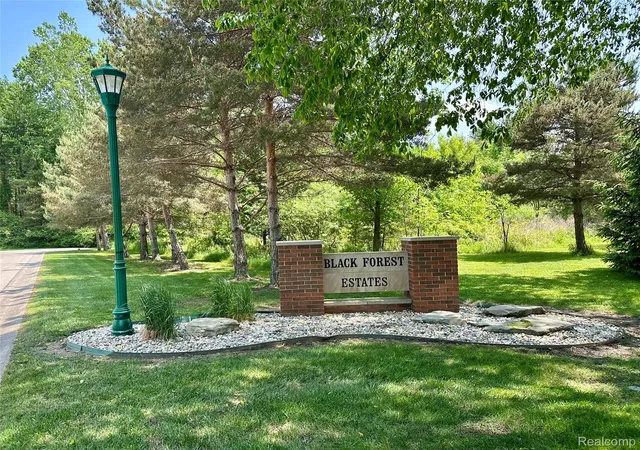 11th image of 3408 N Burwick Dr, Port Huron, MI 48060 | MLS# 20251006505
