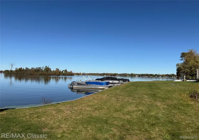 15th image of 3482 Ponemah Dr, Fenton, MI 48430 | MLS# 20251010200