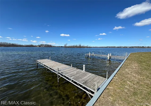 Photo 3 of Single family home for sale at 3482 Ponemah Dr, Fenton, MI 48430 | MLS# 20251010200 | Listing updated on 2026-08-18
