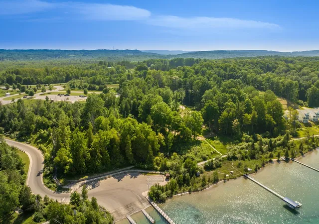 2nd image of 5543 Crystal Ln, Frankfort, MI 49635 | MLS# 78080058863