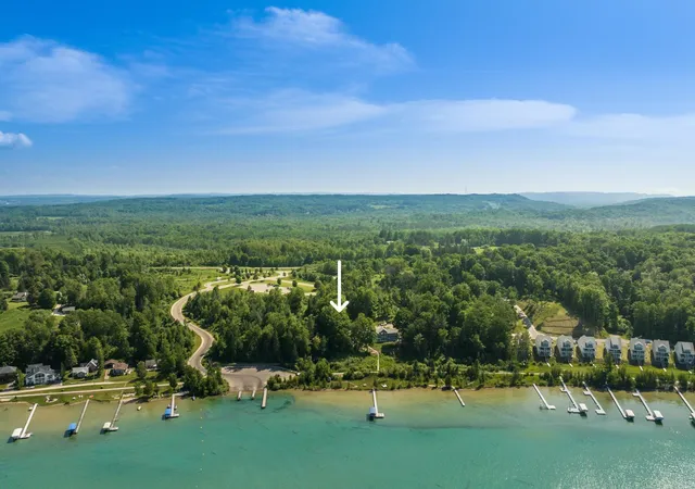 5th image of 5543 Crystal Ln, Frankfort, MI 49635 | MLS# 78080058863