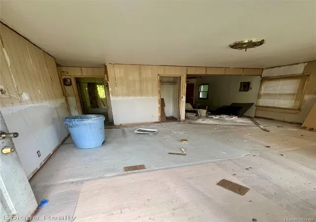 Photo 2 of Single family home for sale at 1218 E Piper Ave, Flint, MI 48505 | MLS# 20251013179 | Listing updated on 2026-03-31
