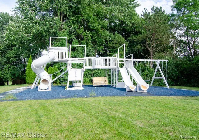 Photo 32 of Single family home for sale at 3865 Stonecrest Rd, West Bloomfield, MI 48322 | MLS# 20251013252 | Listing updated on 2026-06-23