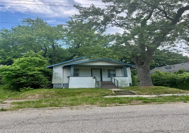 Photo 1 of Single family home for sale at 802 E Russell Ave, Flint, MI 48505 | MLS# 20251013270 | Listing updated on 2026-04-02