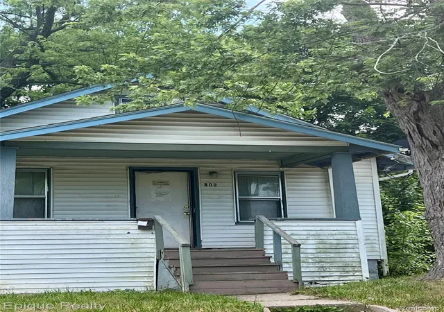 Photo 2 of Single family home for sale at 802 E Russell Ave, Flint, MI 48505 | MLS# 20251013270 | Listing updated on 2026-04-02