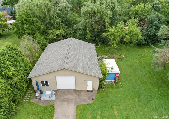 Photo 3 of Single family home for sale at 42192 Dequindre Rd, Sterling Heights, MI 48314 | MLS# 20251014985 | Listing updated on 2026-07-06