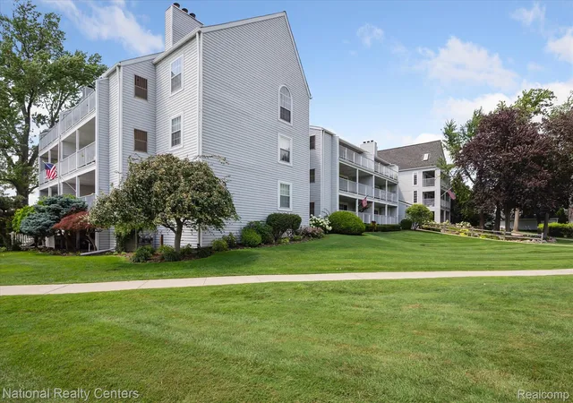 Photo 1 of Condo for sale at 3559 Port Cove Dr #17, Waterford, MI 48328 | MLS# 20251016839 | Listing updated on 2026-08-31