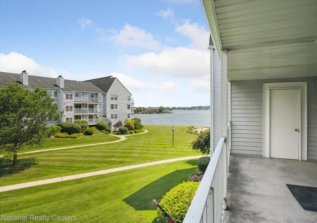 Photo 3 of Condo for sale at 3559 Port Cove Dr #17, Waterford, MI 48328 | MLS# 20251016839 | Listing updated on 2026-08-31